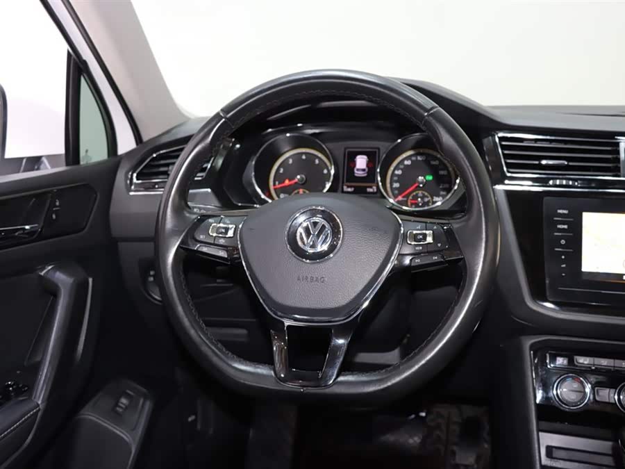 Volkswagen Tiguan L 2020 car image #14