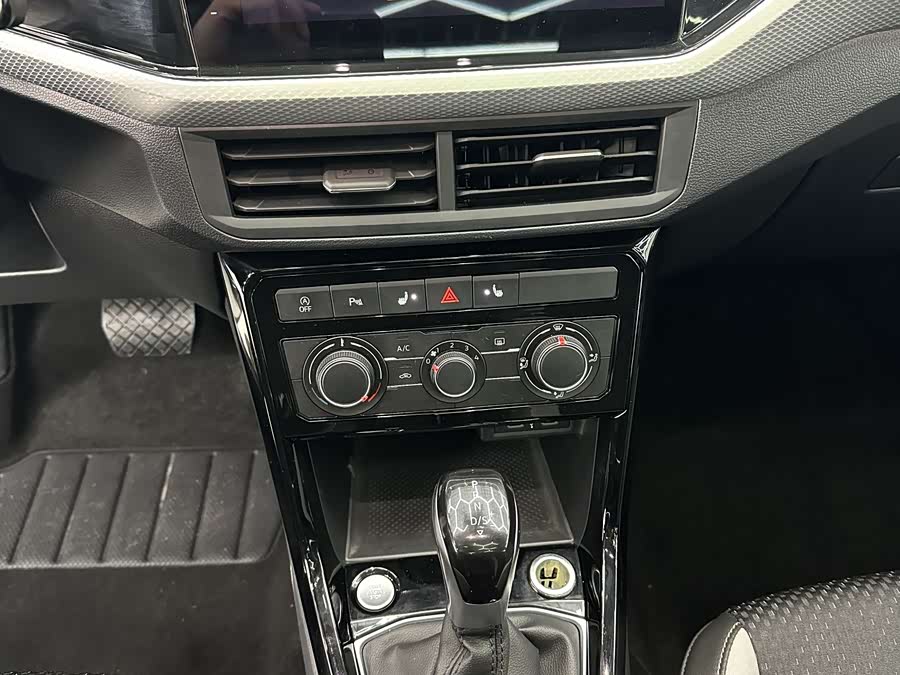 Volkswagen Tacqua 2023 car image #14