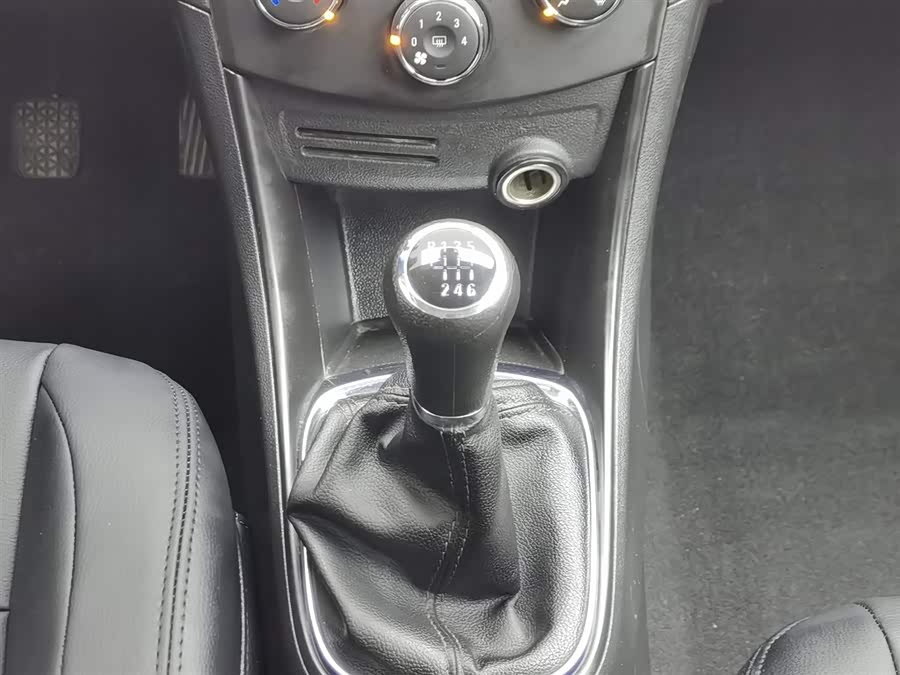 Chevrolet Tracker 2016 #14 Chevrolet Tracker 2016 car image #14