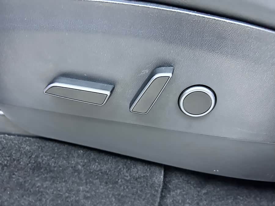 Tesla Model Y 2022 #14 Tesla Model Y 2022 car image #14