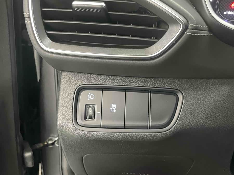 Hyundai ix25 2018 car image #14