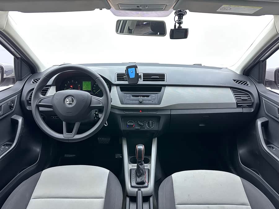 Skoda Fabia 2015 immagine di auto #14