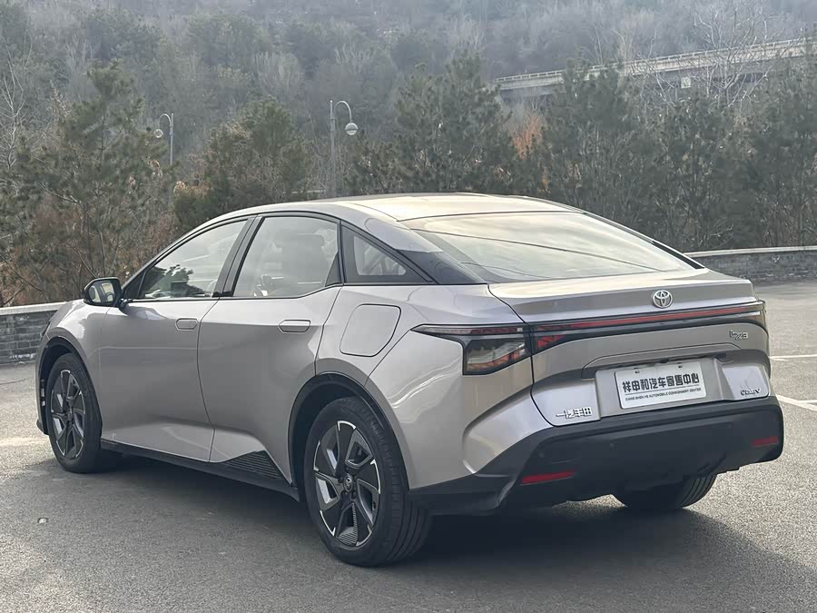 Toyota bZ3 2024 صورة سيارة #14