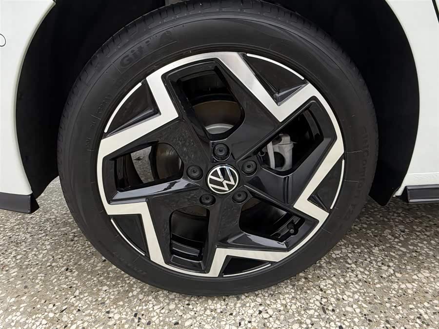 Volkswagen Golf 2025 car image #14