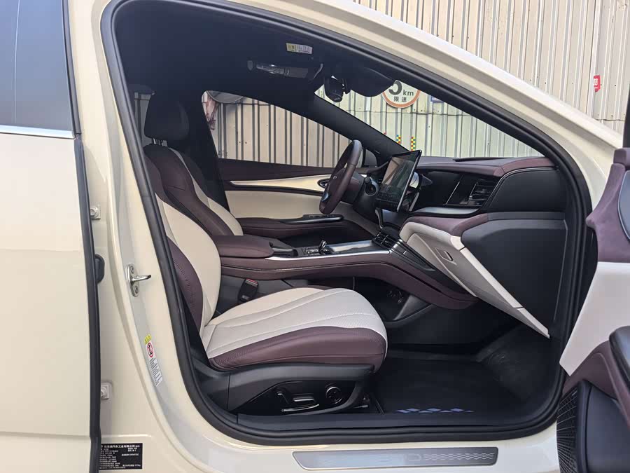 BYD Seal 07 DM-i 2025 immagine di auto #14