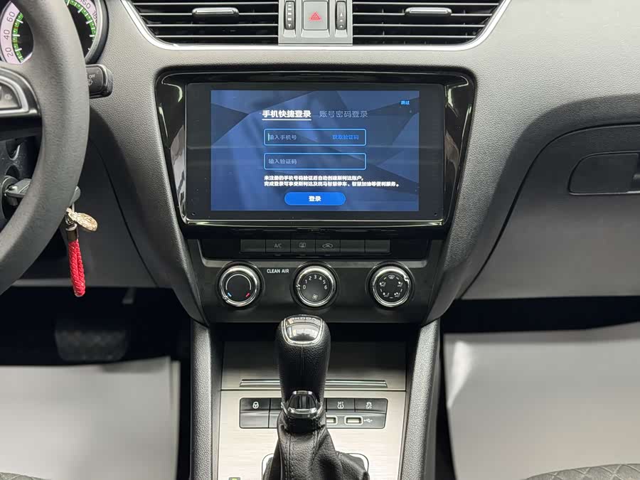 Skoda Octavia 2020 car image #14