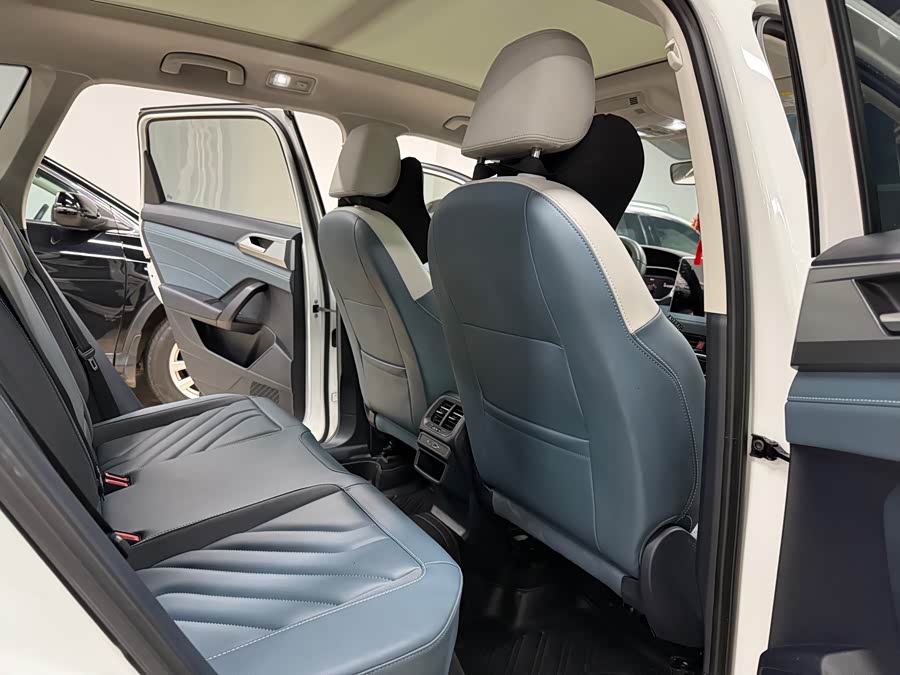 Volkswagen Tharu 2023 car image #14