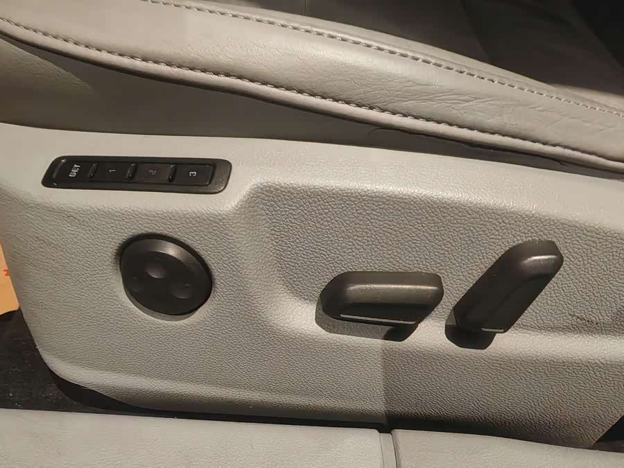 Skoda Superb 2010 car image #14