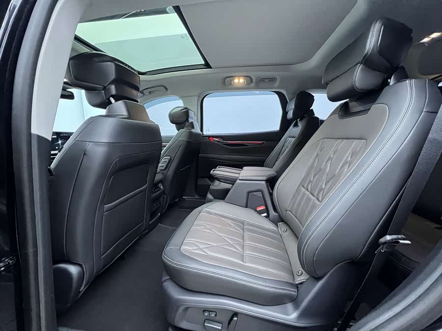 Ford Edge 2025 car image #14