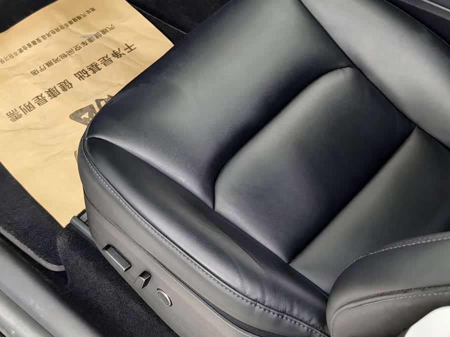 Tesla Model Y 2023 car image #14