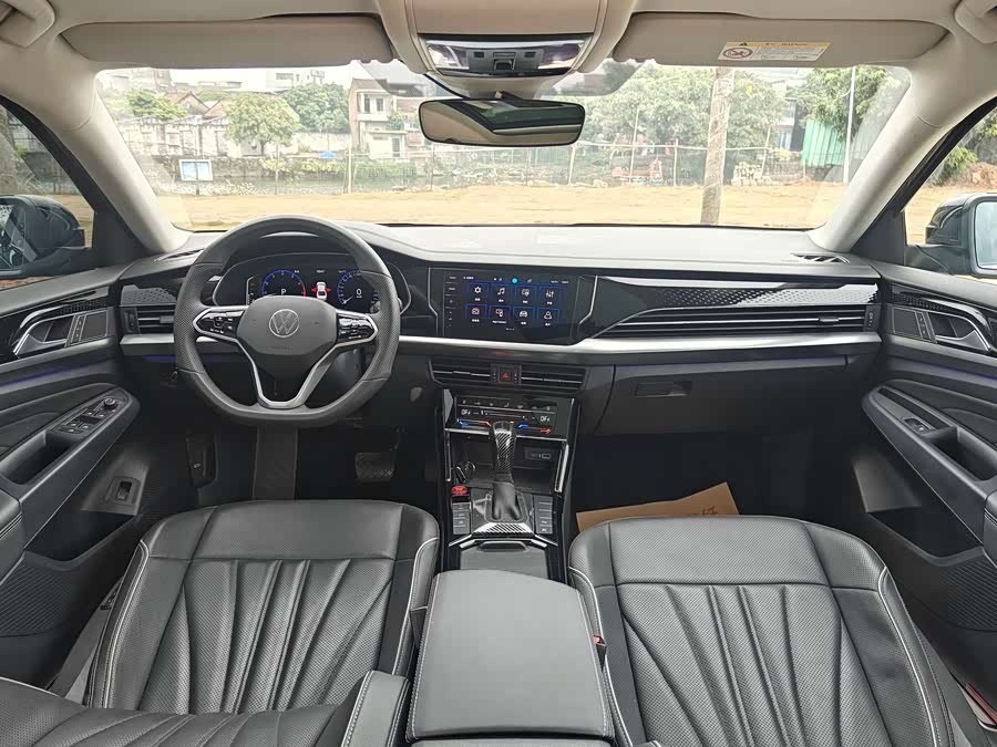 Volkswagen Passat 2023 car image #14