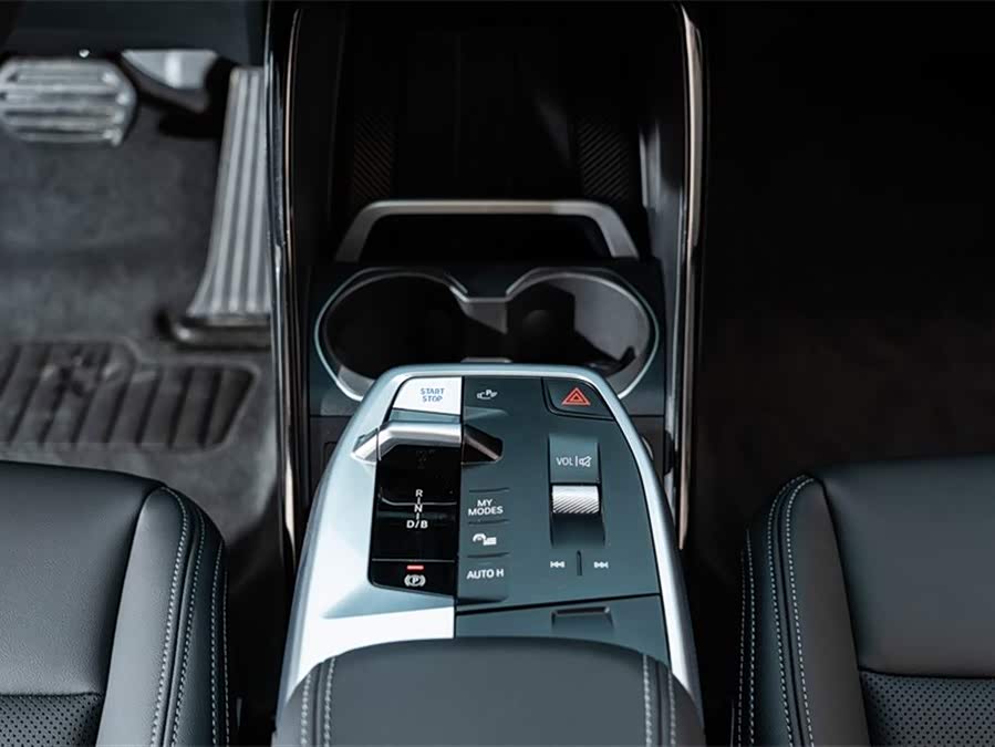 BMW iX1 2024 صورة سيارة #14