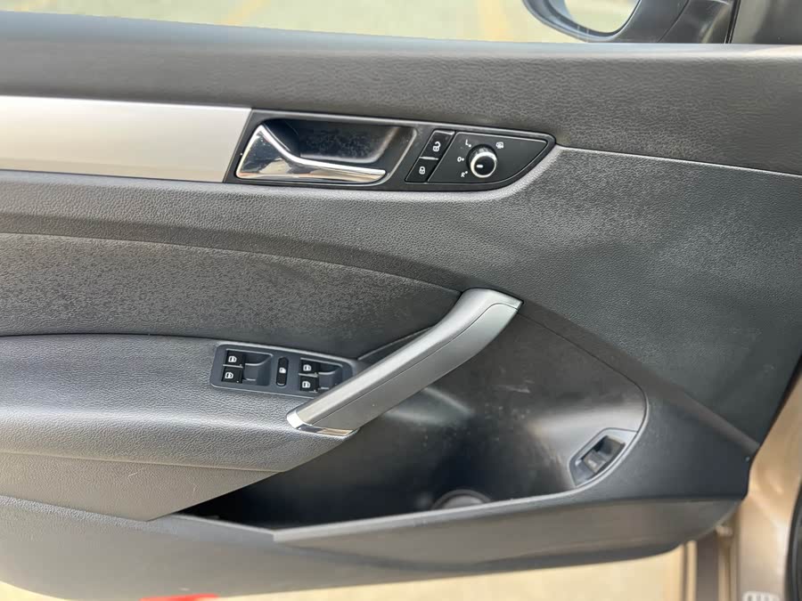 Volkswagen Passat 2014 car image #14