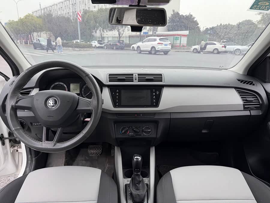 Skoda Fabia 2017 صورة سيارة #14