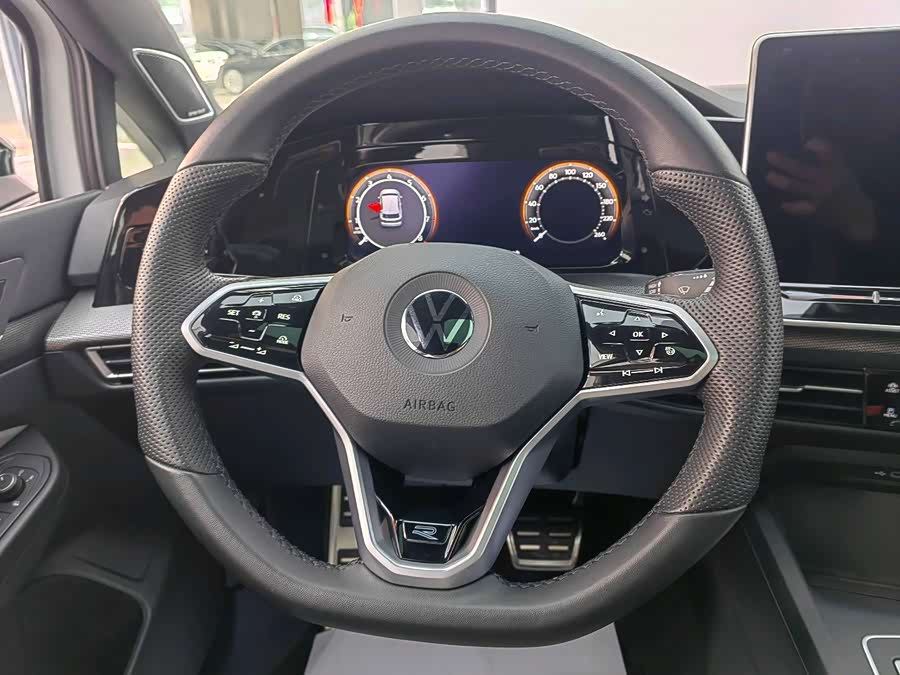 Volkswagen Golf 2025 car image #14