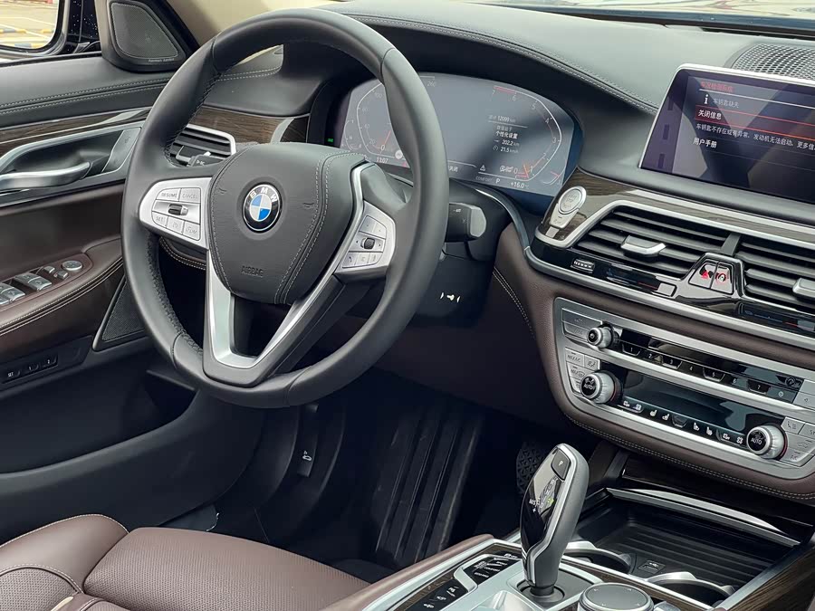 BMW 7 Series 2020 car image #14