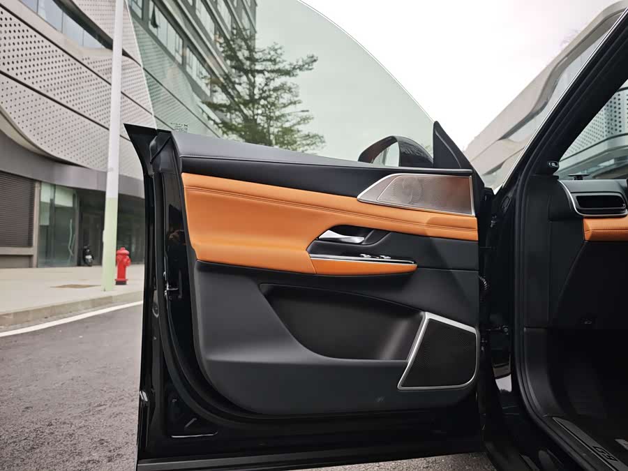 Xpeng G9 2025 car image #14