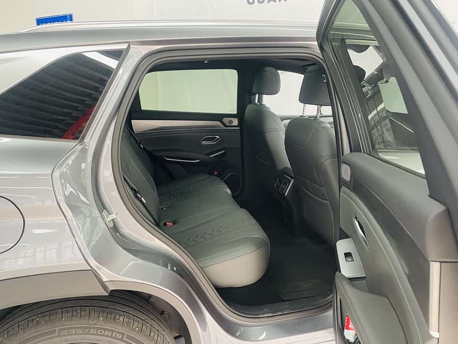 BYD SongL DM-i 2025 #14 BYD SongL DM-i 2025 car image #14