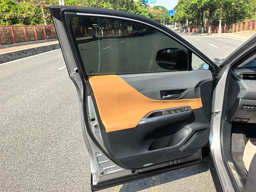 Toyota Venza 2024 car image #14