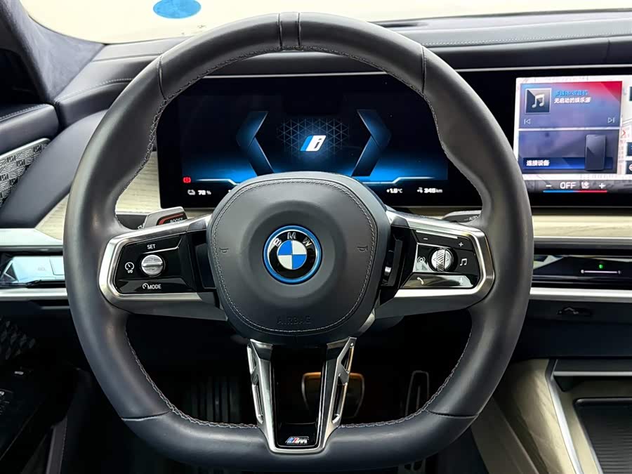 BMW i7 M70L 2024 #14 BMW i7 M70L 2024 car image #14