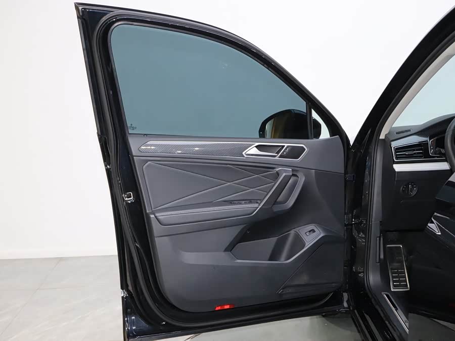 Volkswagen Tiguan L 2023 #14 Volkswagen Tiguan L 2023 car image #14