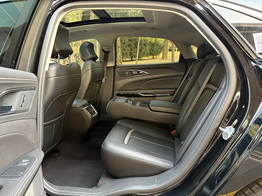 Ford Taurus 2018 car image #14