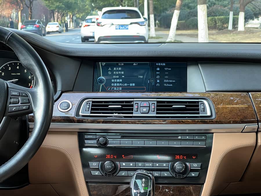 BMW 7 Series 2012 immagine di auto #14