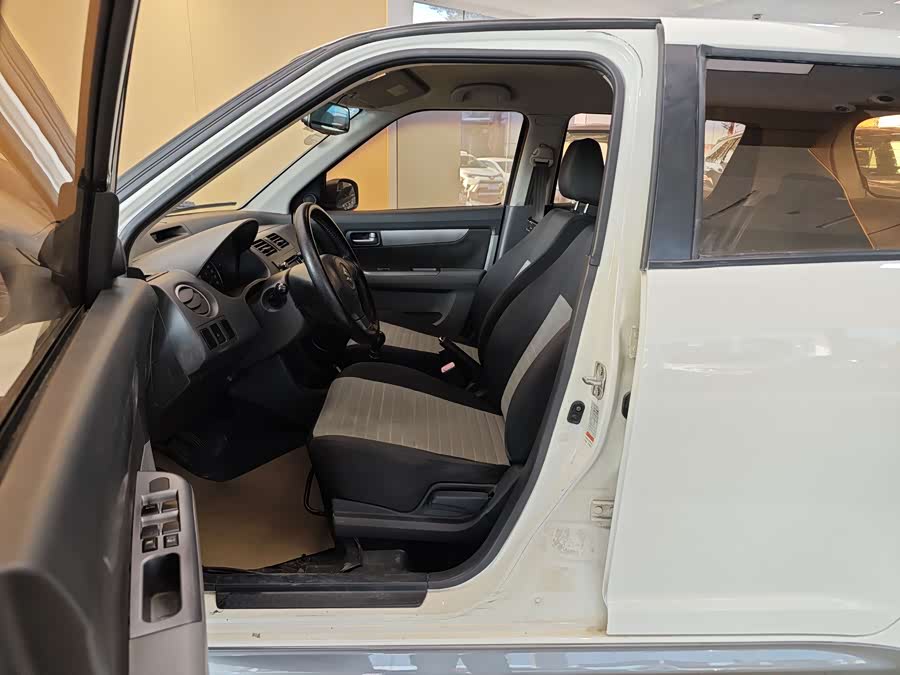 Suzuki Swift 2016 car image #14