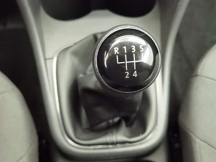 Volkswagen Polo 2018 car image #14
