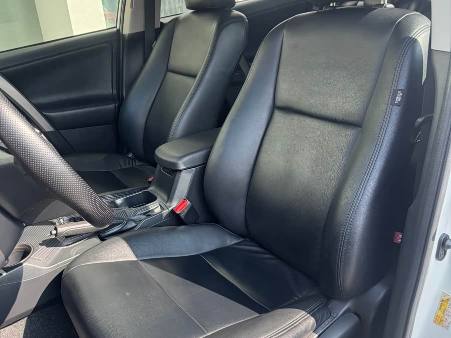 Toyota RAV4 2015 car image #14