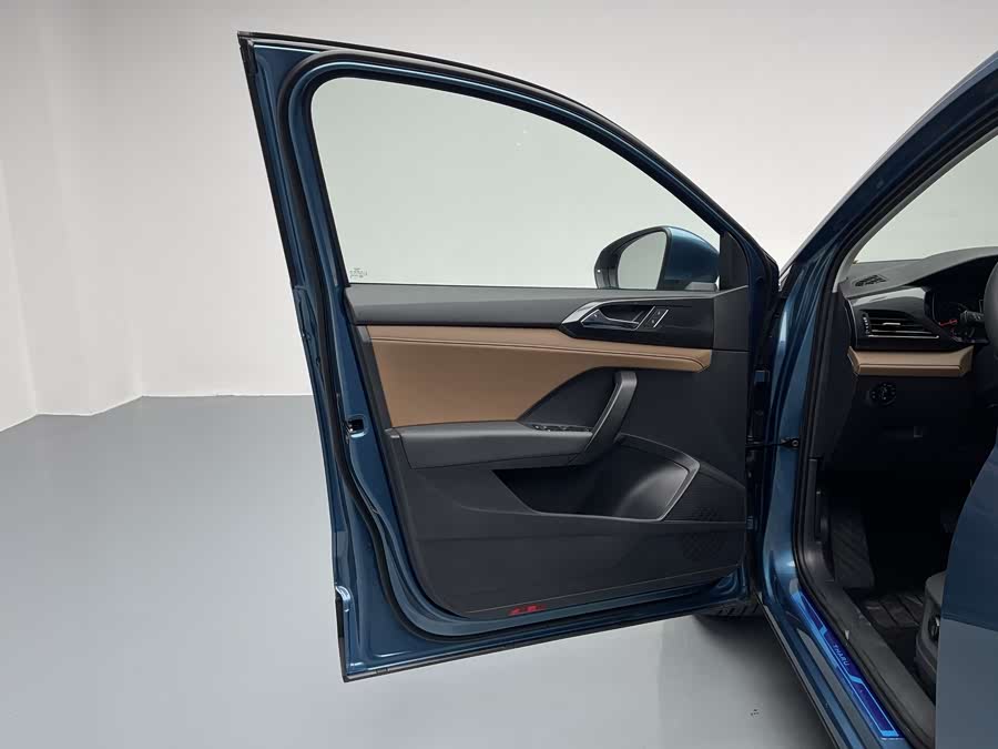 Volkswagen Tharu 2022 car image #14
