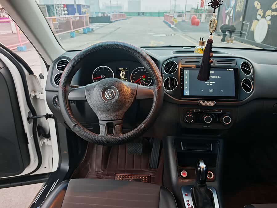 Volkswagen Tiguan 2016 car image #14