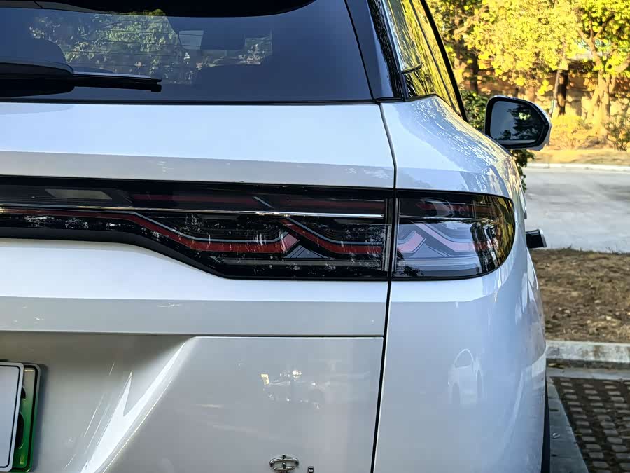 BYD SongL DM-i 2025 #14 BYD SongL DM-i 2025 car image #14