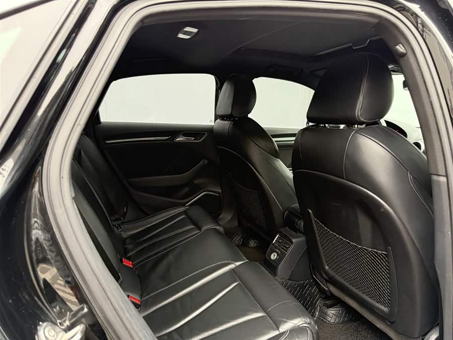 Audi RS 3 2018 immagine di auto #14