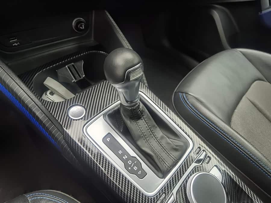 Audi Q2L e-tron 2021 immagine di auto #14