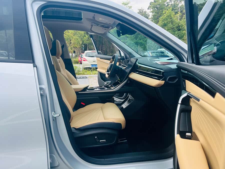 GEELY Boyue L 2023 car image #14