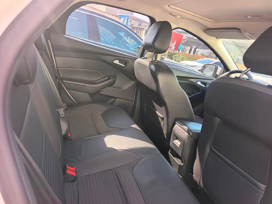 Ford Focus 2016 car image #14