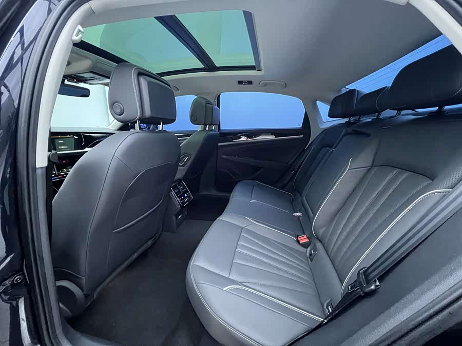 Volkswagen Passat 2024 immagine di auto #14