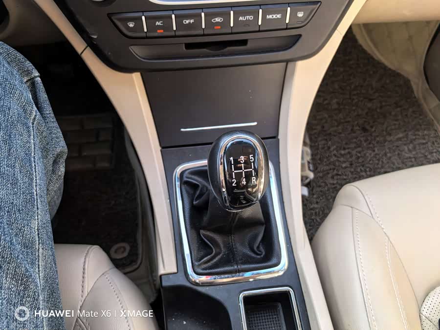 GEELY Emgrand 2017 car image #14