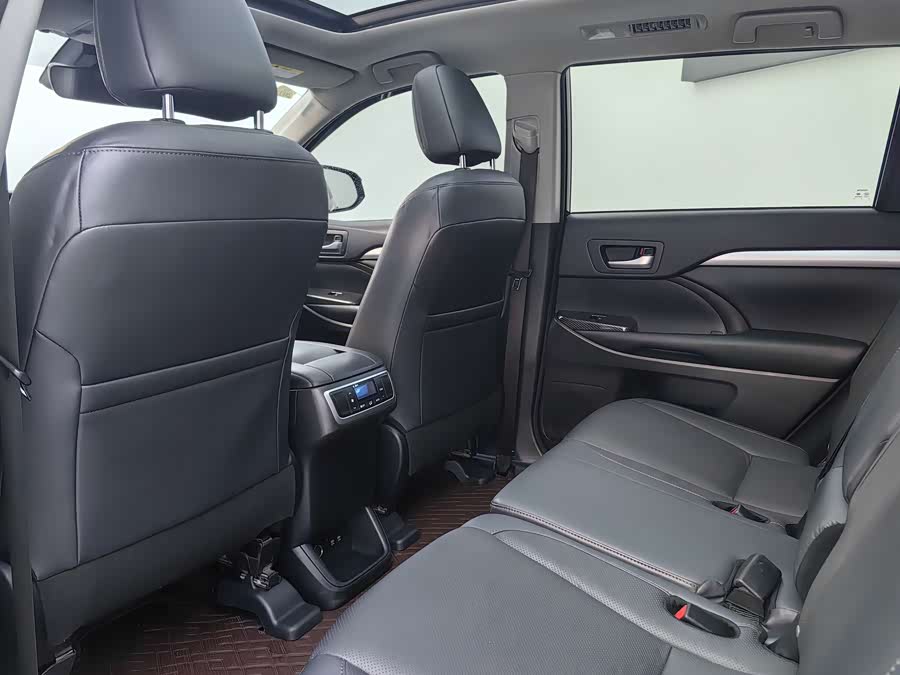 Toyota Highlander 2019 car image #14