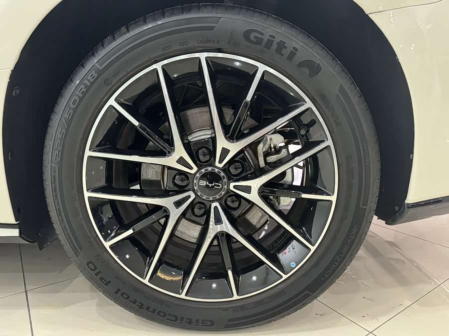 BYD Seal 07 DM-i 2025 car image #14