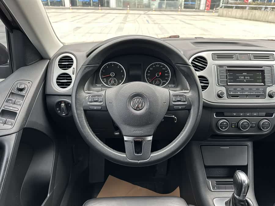 Volkswagen Tiguan 2014 immagine di auto #14