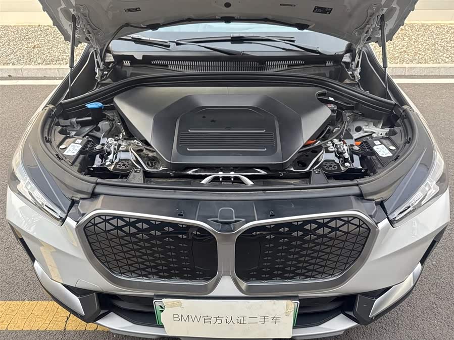 BMW iX1 2025 car image #14