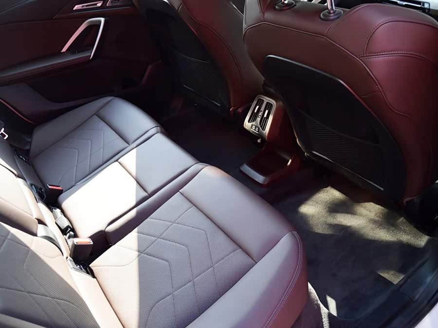 BMW iX1 2024 car image #14