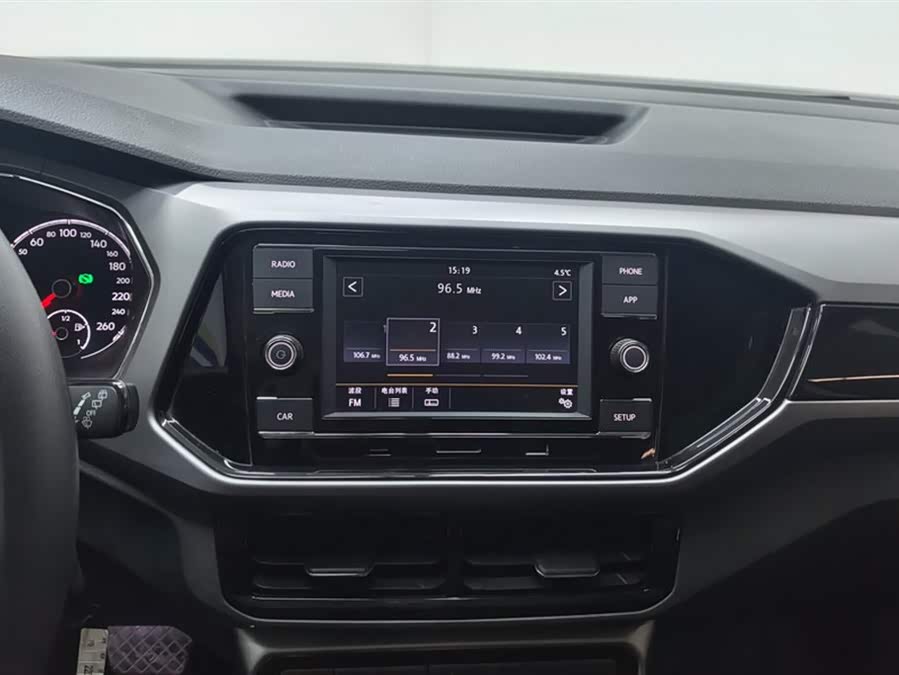 Volkswagen T-Cross 2019 #14 Volkswagen T-Cross 2019 car image #14