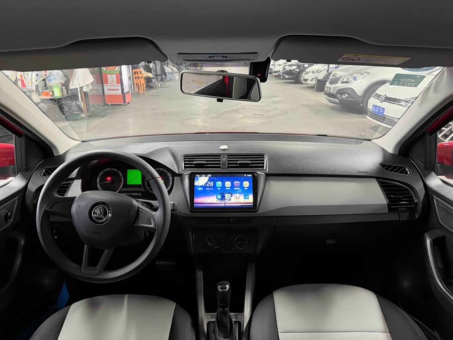 Skoda Fabia 2019 immagine di auto #14