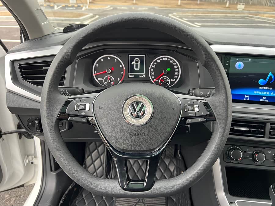 Volkswagen Polo 2020 car image #14