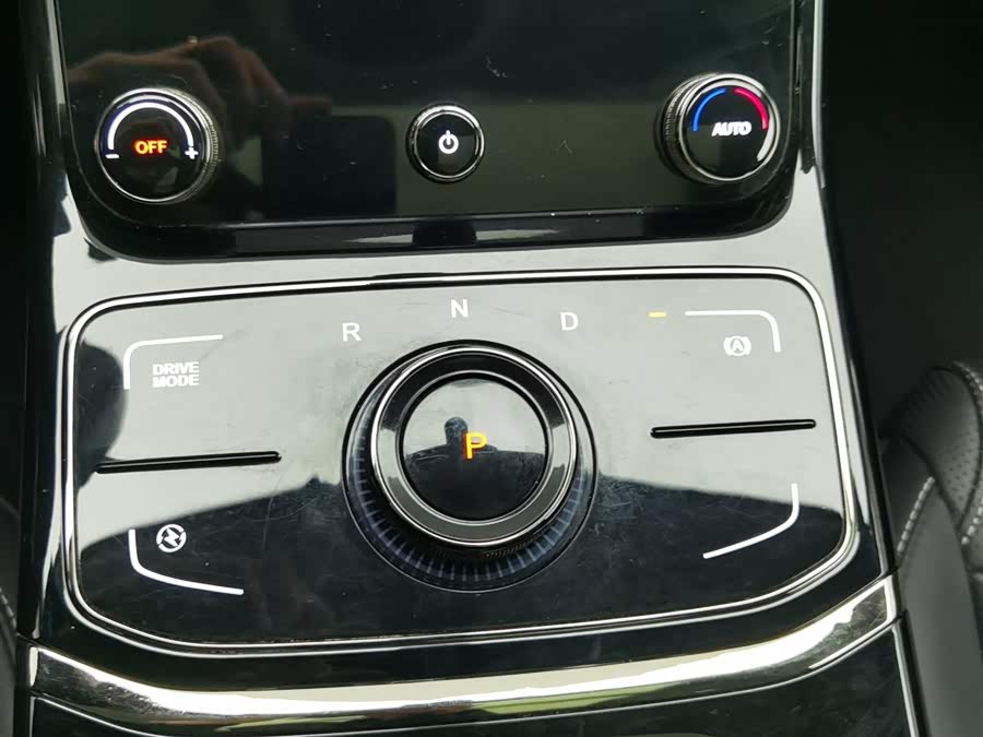 哪吒汽车 哪吒U 2022 #14 哪吒汽车 哪吒U 2022 汽车图片 #14