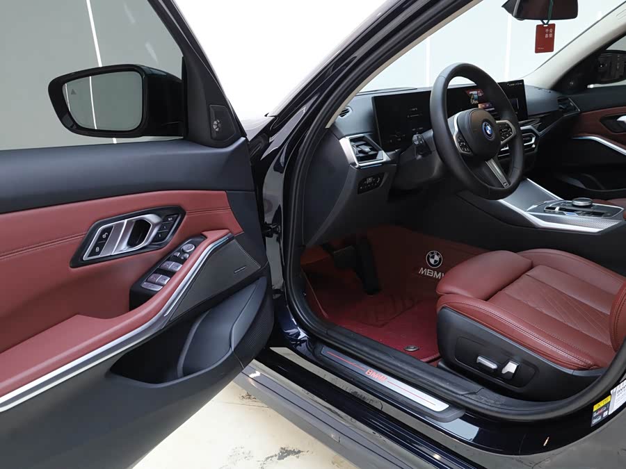 BMW i3 2023 immagine di auto #14