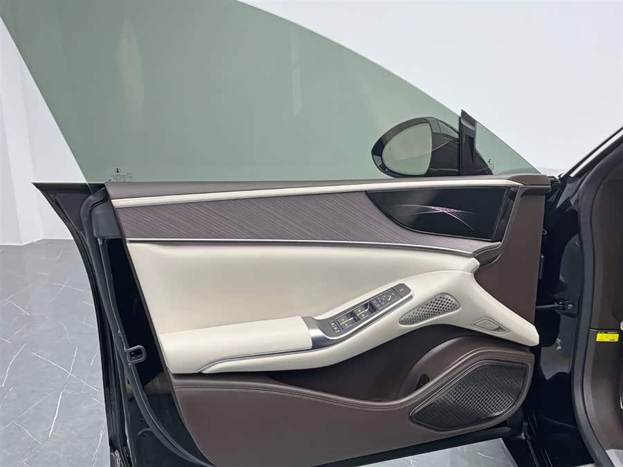 Denza Z9 2024 car image #14